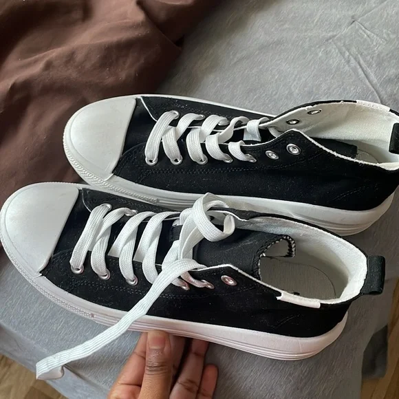 Brand new shoes, never worn before, I have 2 of them - Picture 4 of 5